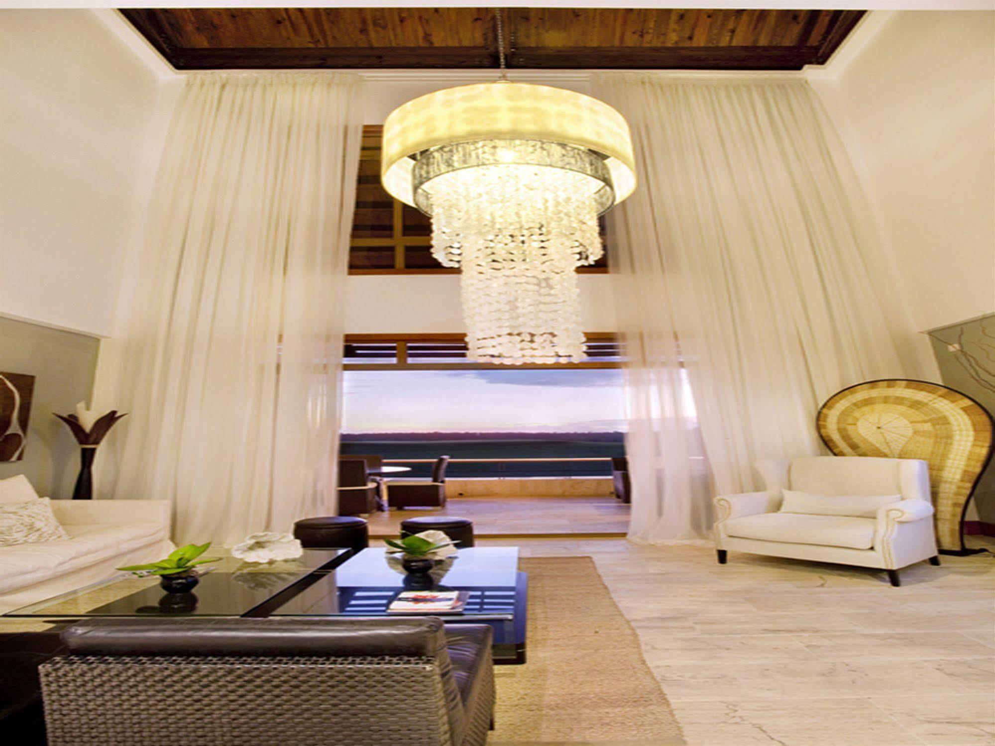 Los Altos Residences By Mint ลาโรมานา ภายนอก รูปภาพ