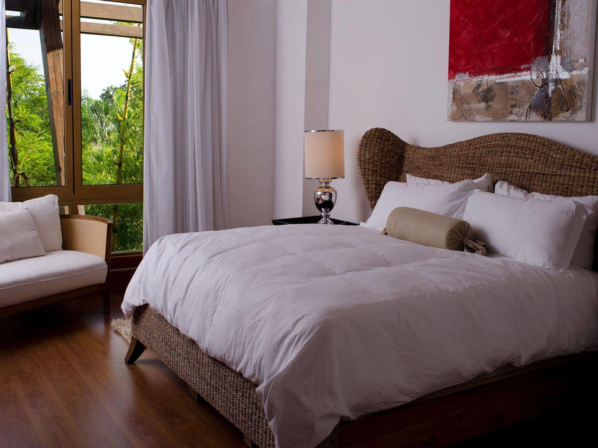 Los Altos Residences By Mint ลาโรมานา ภายนอก รูปภาพ